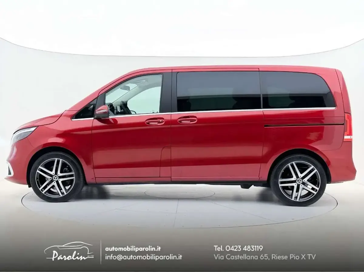 Usata Mercedes V300 Premium 239 CV (175 kW) 2024 Hyacinth red Monovolume