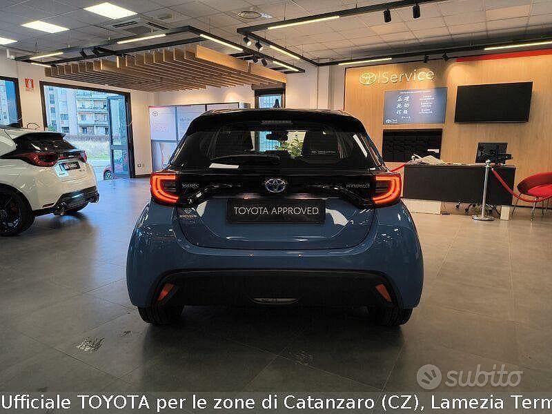 Usata Toyota Yaris Hybrid Trend 115 CV (84 kW) 2022 Blu Berlina
