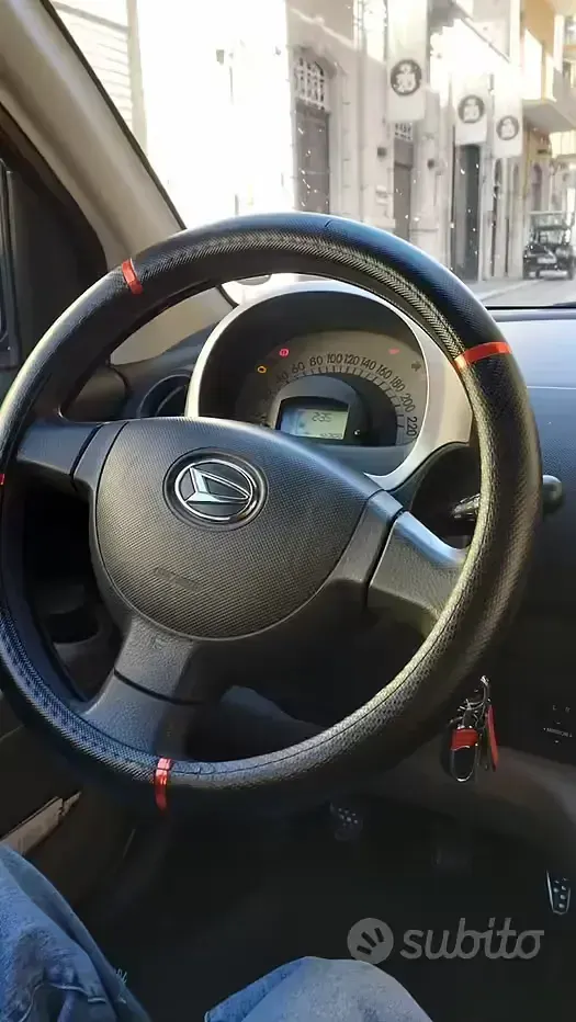 Usata Daihatsu Sirion 69 CV (50 kW) 2006 Rosso Utilitaria