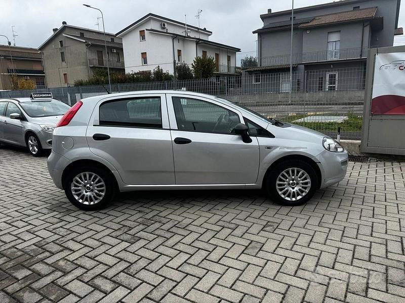 Usata Fiat Punto Street 77 CV (56 kW) 2018 Argento Berlina