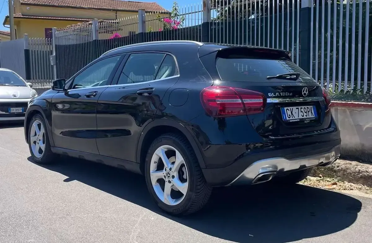 Usata Mercedes GLA180 Premium 109 CV (80 kW) 2018 Nero SUV