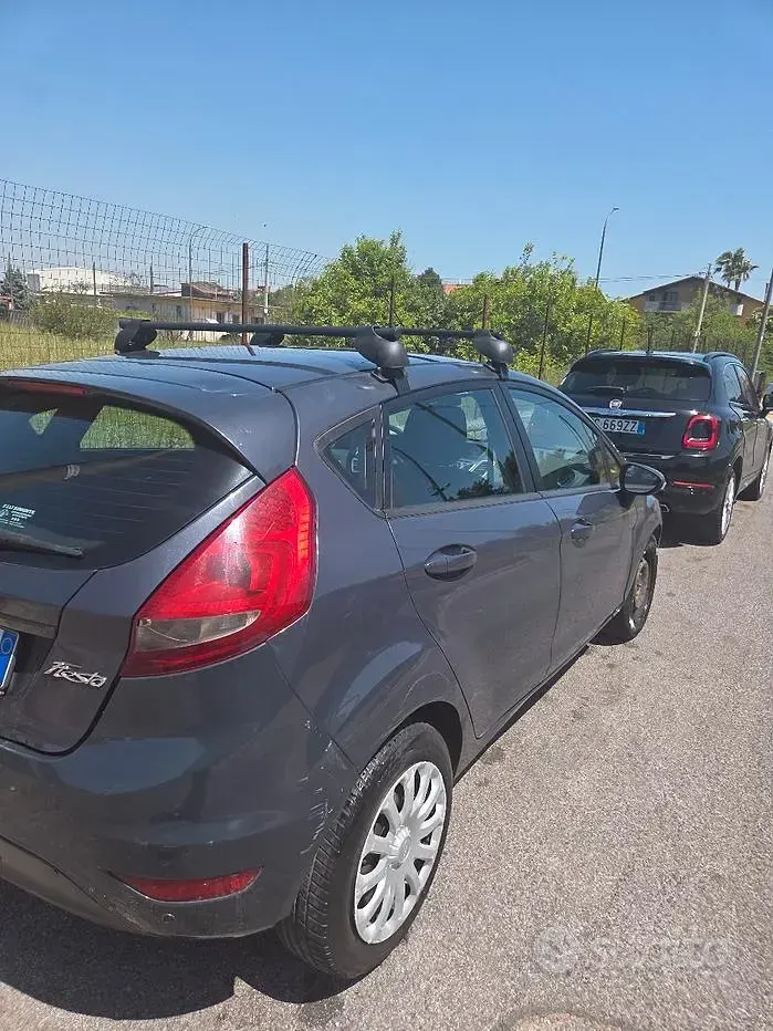 Usata Ford Fiesta 70 CV (51 kW) 2011 Grigio Berlina