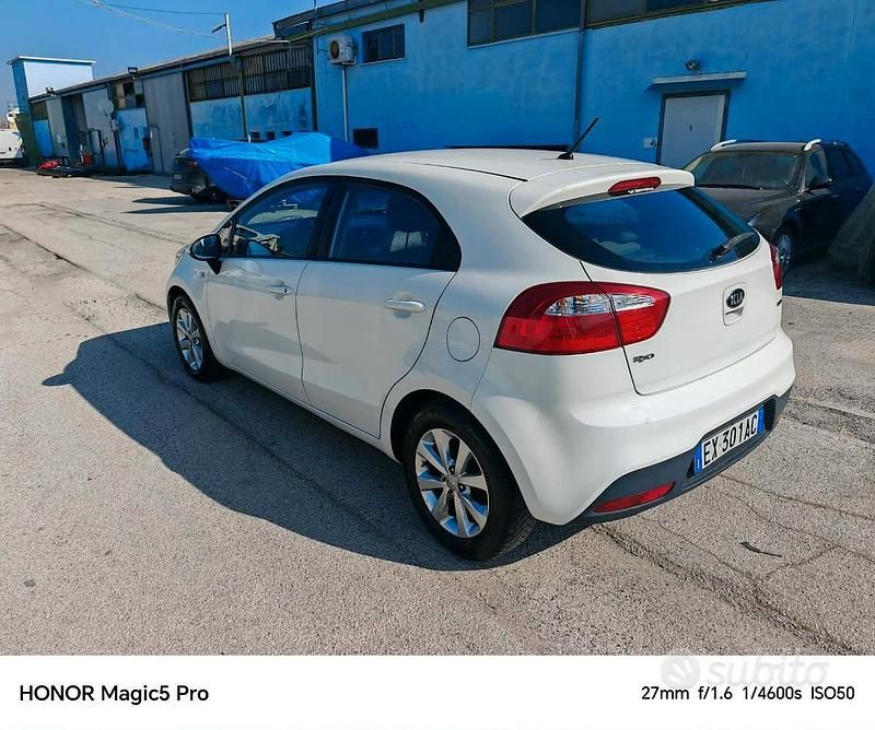 Usata Kia Rio 75 CV (55 kW) 2014 Bianco Berlina