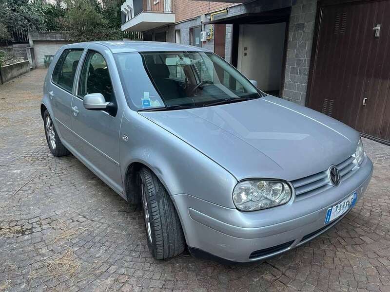 Argento Usata 2001 VW Golf IV Comfortline Tre volumi | 5000 € (Cara) - Immagine 1/4
