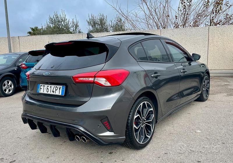Grigio Usata 2019 Ford Focus ST-Line Berlina | 13.000 € (Molto cara) - Immagine 1/4