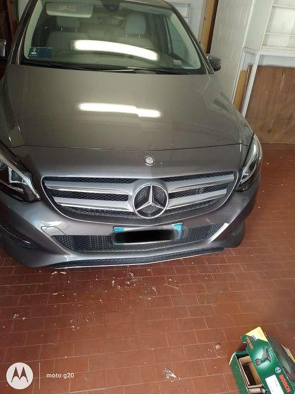 Argento Usata 2015 Mercedes B180 Monovolume | 15.000 € (Cara) - Immagine 1/4
