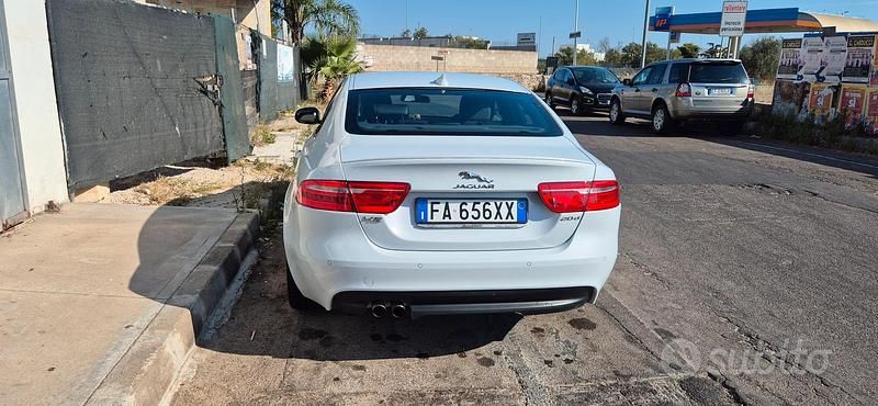Usata Jaguar XE R-Sport 180 CV (132 kW) 2015 Bianco Berlina