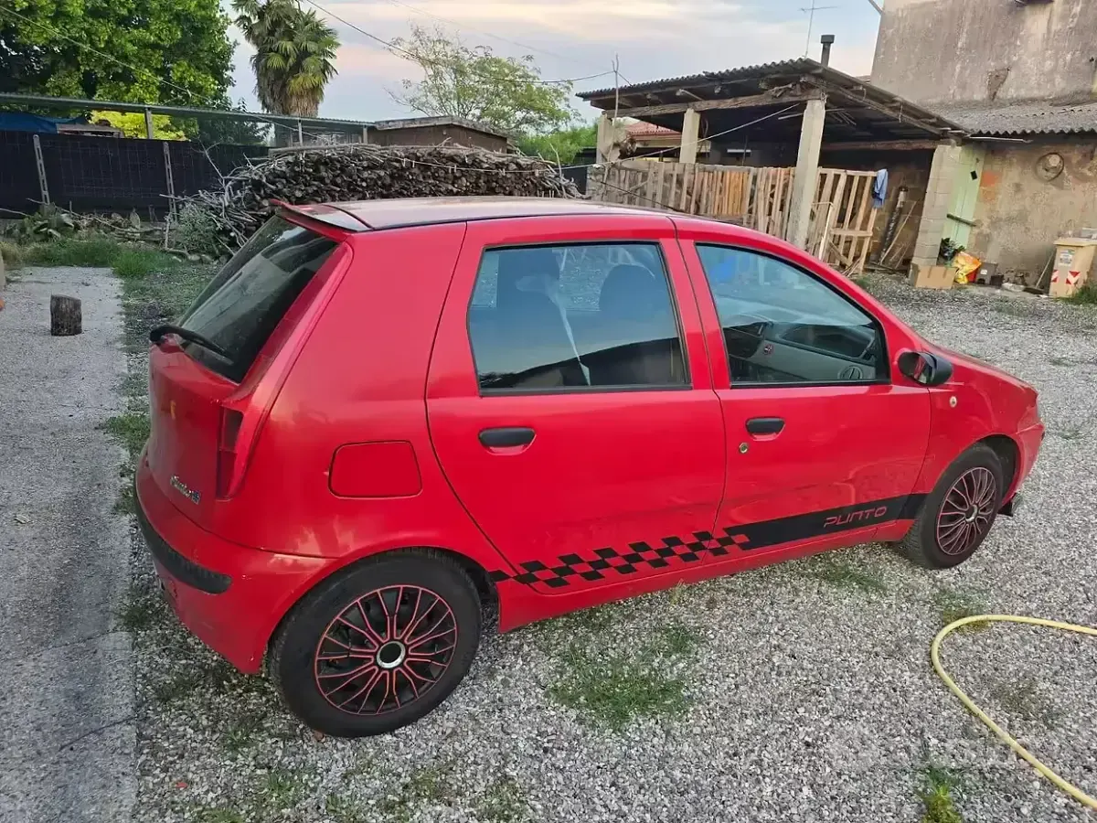 Usata Fiat Punto 80 CV (58 kW) 2002 Rosso Utilitaria