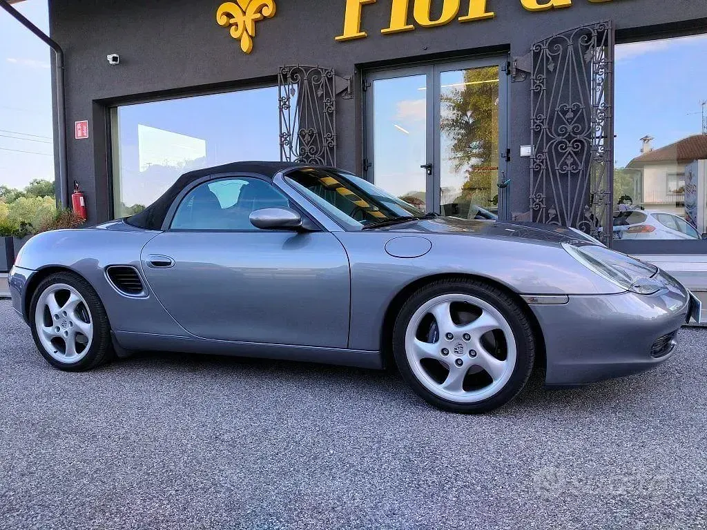 Usata Porsche Boxster 220 CV (161 kW) 2001 Grigio Cabrio