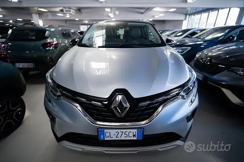 Usata Renault Captur Techno 143 CV (105 kW) 2022 Grigio SUV
