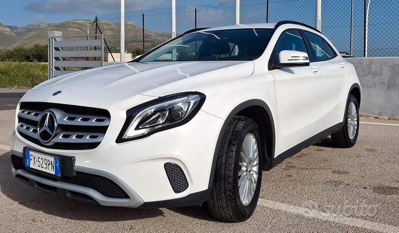 Usata Mercedes GLA180 Business 122 CV (89 kW) 2019 Bianco SUV