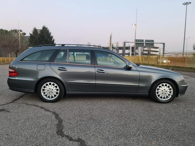 Usata Mercedes E280 Avantgarde 177 CV (130 kW) 2005 Grigio Station wagon