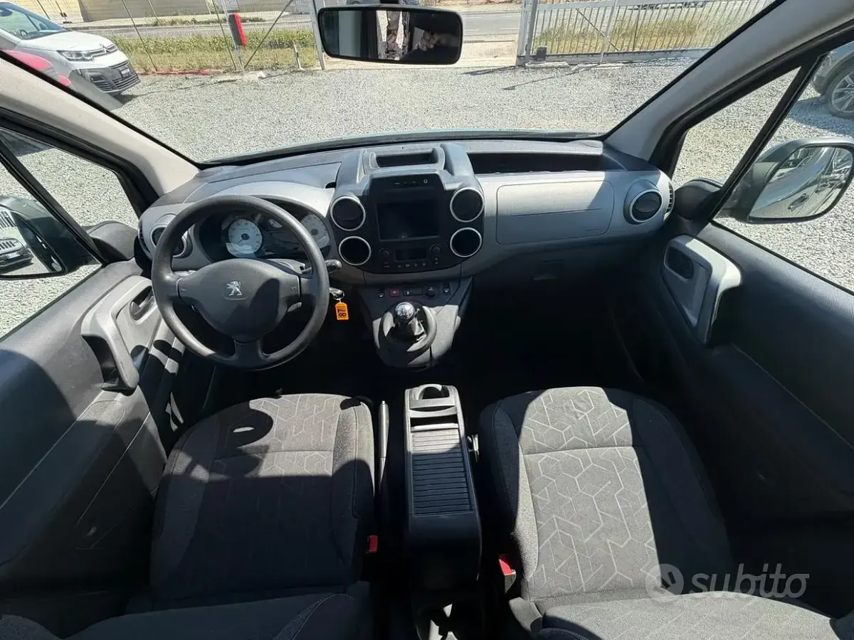 Usata Peugeot Partner Tepee 99 CV (72 kW) 2017 Grigio Monovolume