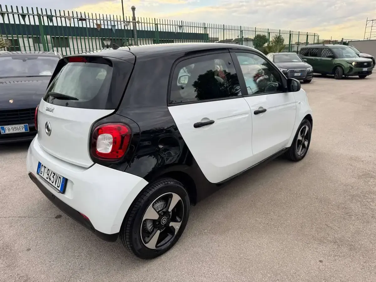 Usata Smart ForFour Passion 71 CV (52 kW) 2019 Bicolore Utilitaria
