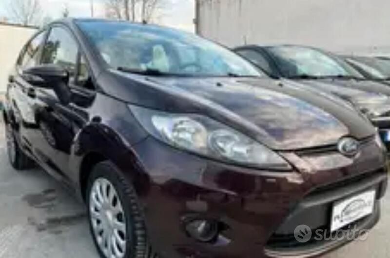 Usata 2009 Ford Fiesta Due volumi | 3000 € (Buon prezzo) - Immagine 1/4