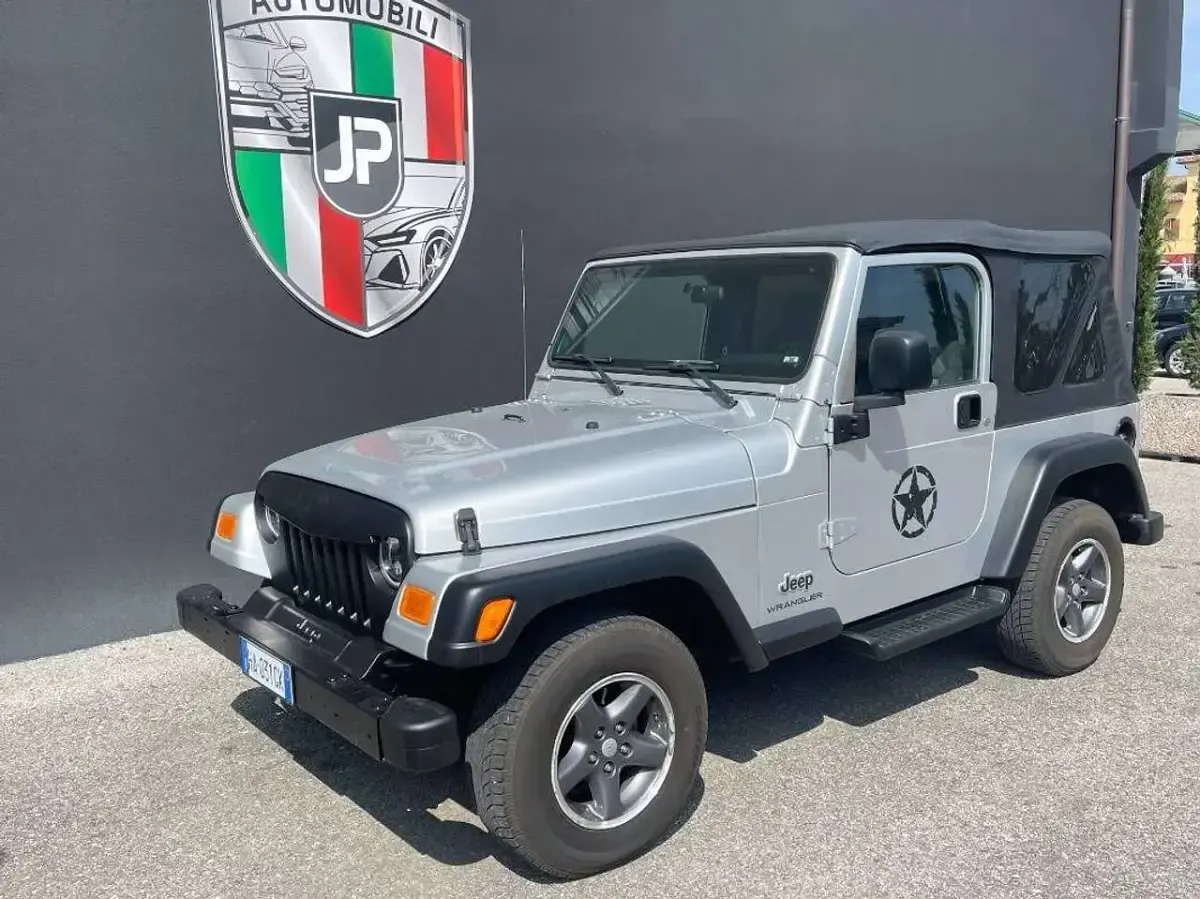 Usata Jeep Wrangler 143 CV (105 kW) 2005 Argento SUV