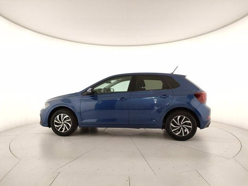 Usata VW Polo Life 80 CV (58 kW) 2023 Reef blue metallizzato Utilitaria