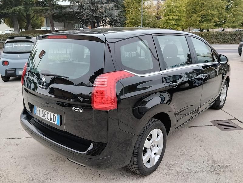 Usata Peugeot 5008 Active 120 CV (88 kW) 2015 Nero Monovolume