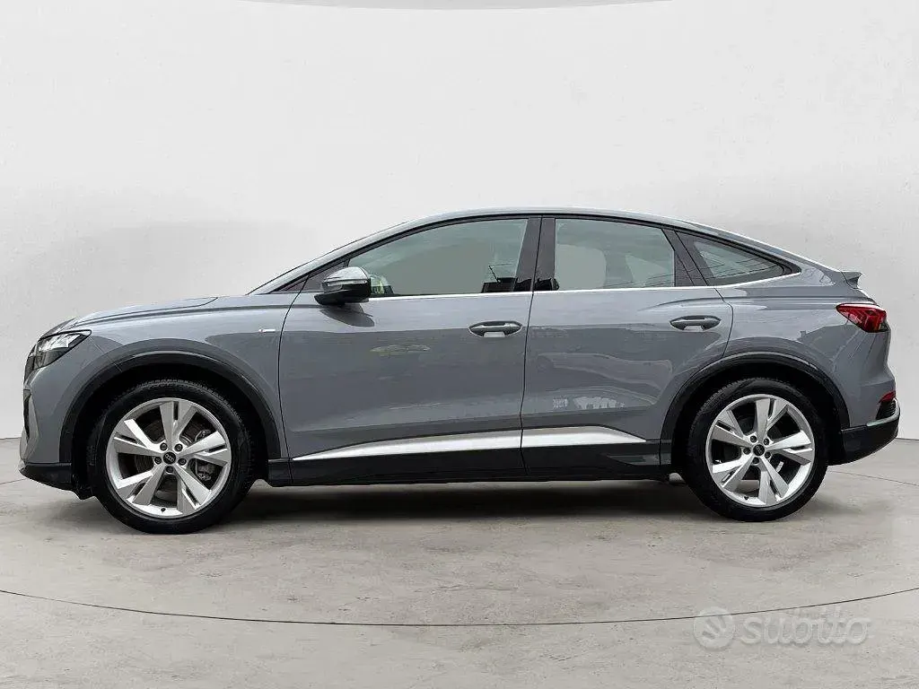 Käytetty Audi Q4 e-tron S-Line 150 kW (204 HP) 2023 Harmaa Katumaasturi