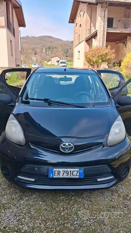 Usata Toyota Aygo 68 CV (50 kW) 2013 Nero Utilitaria