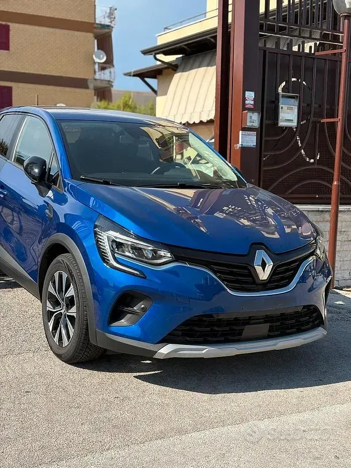 Usata Renault Captur Equilibre 101 CV (74 kW) 2024 Bluazzurro SUV
