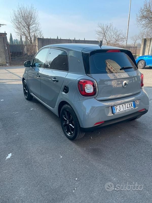Usata Smart ForFour Passion 71 CV (52 kW) 2017 Grigio Utilitaria