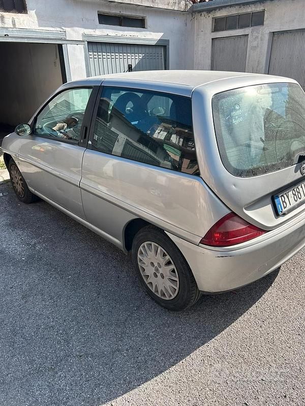 Usata Lancia Ypsilon 2002 Utilitaria