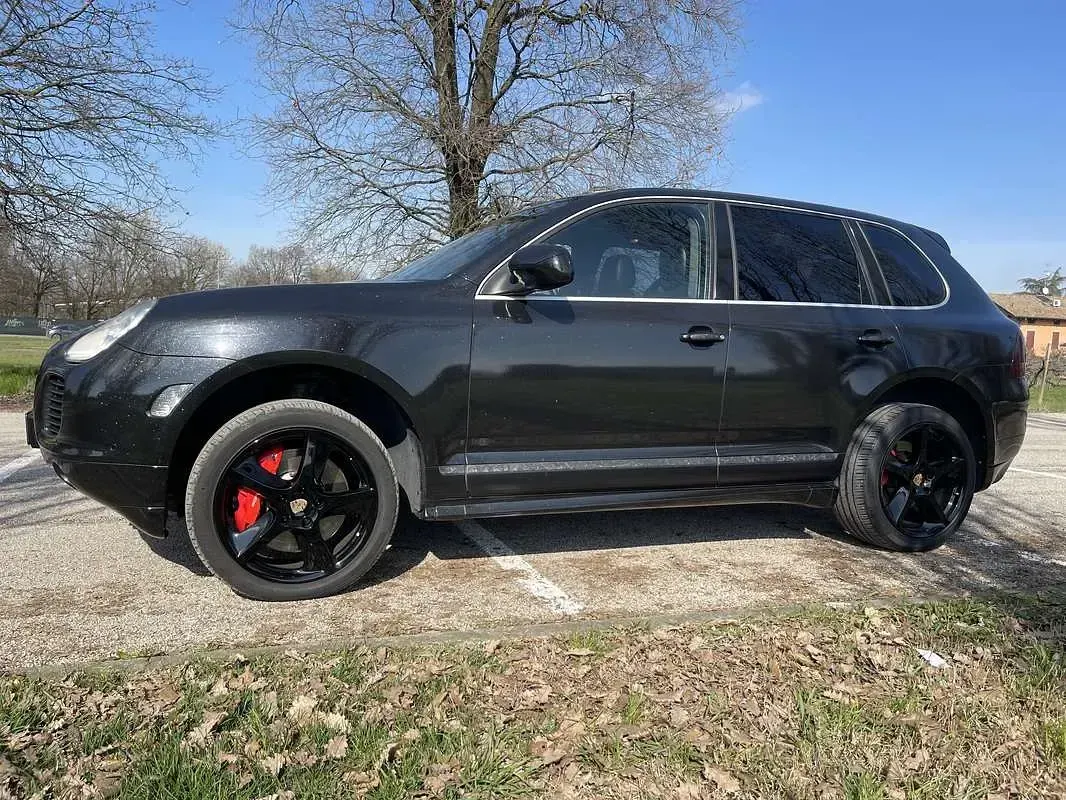Usata Porsche Cayenne Turbo S Performance Package 500 CV (367 kW) 2005 Nero SUV