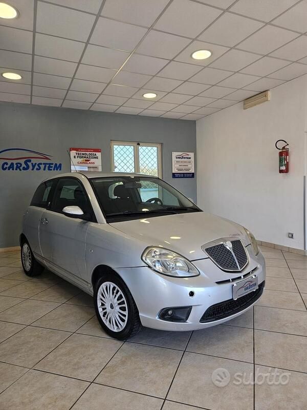 Usata Lancia Ypsilon 60 CV (44 kW) 2007 Grigio Utilitaria