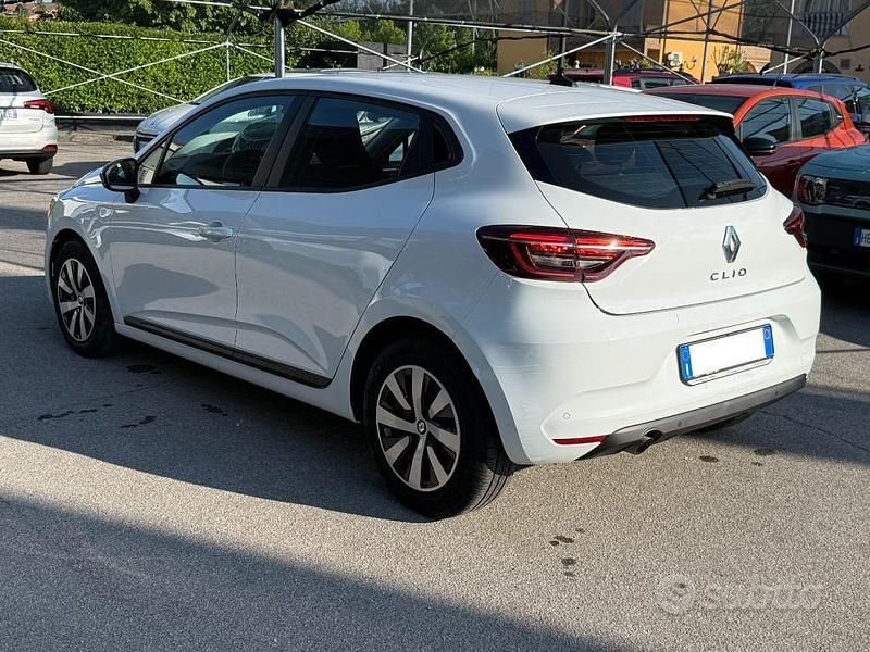 Usado Renault Clio V Equilibre 90 HP (66 kW) 2023 Branco Sedan