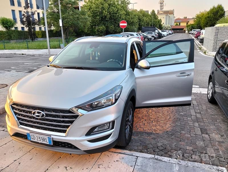 Grigio Usata 2021 Hyundai Tucson SUV | 20.000 € (Buon prezzo) - Immagine 1/4