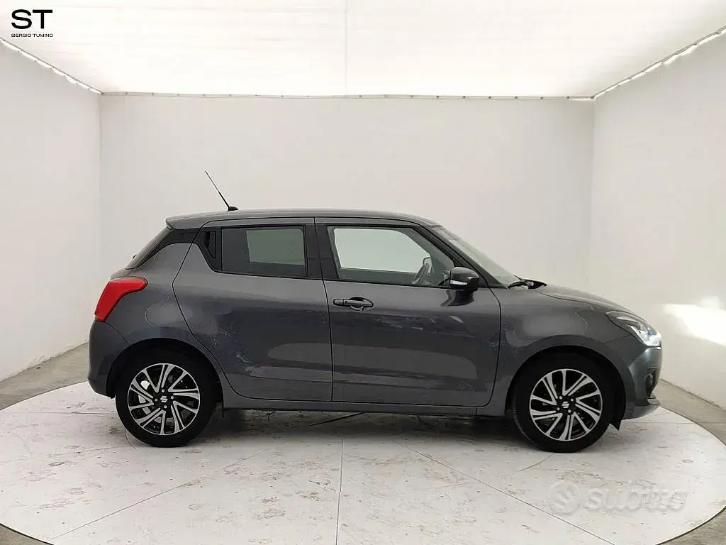 Usata Suzuki Swift 83 CV (61 kW) 2023 Grigio Utilitaria