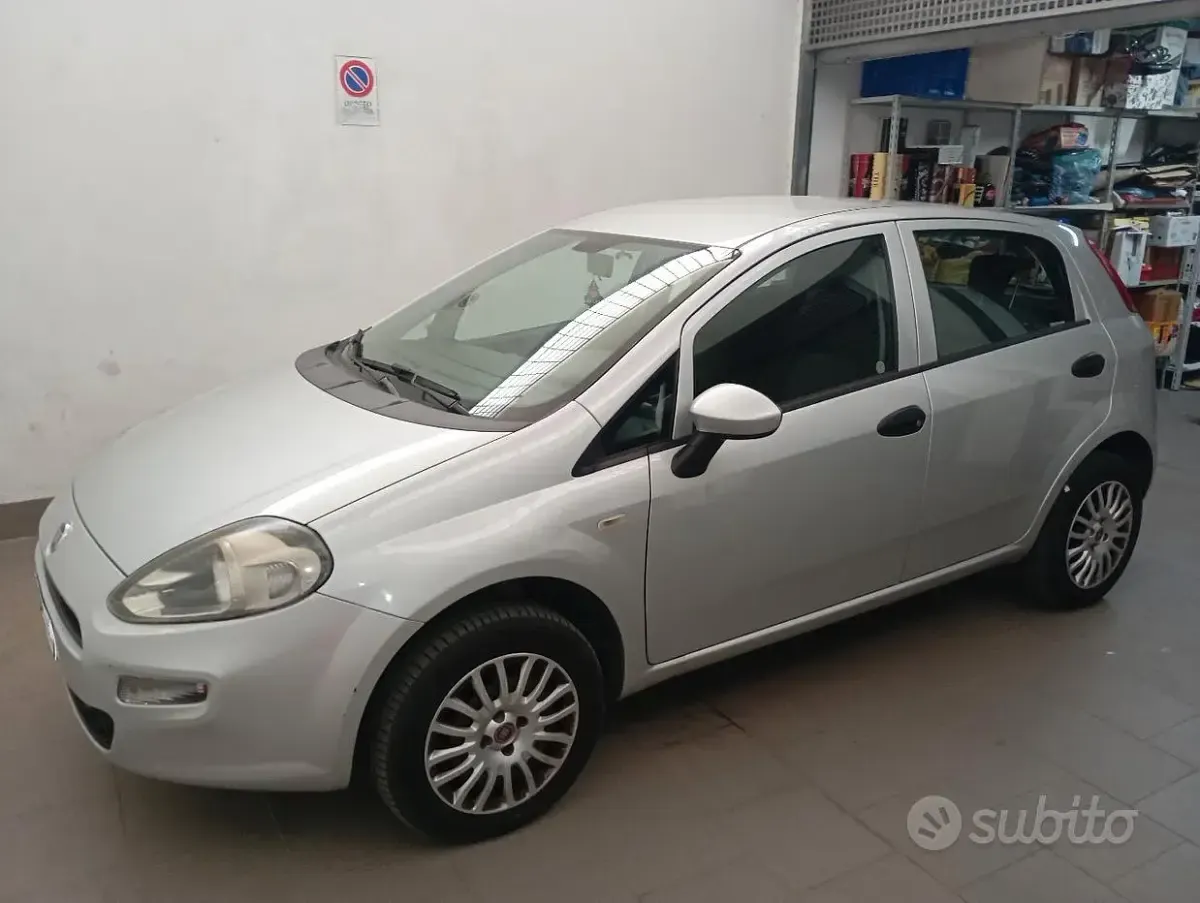 Usata Fiat Grande Punto 77 CV (56 kW) 2017 Grigio Utilitaria
