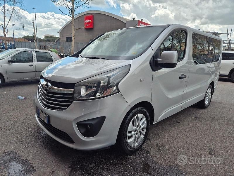 Usata Opel Vivaro 2015 Grigio Monovolume