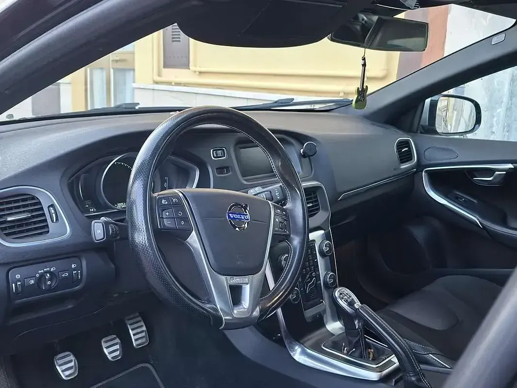 Usata Volvo V40 R-Design Kinetic 114 CV (83 kW) 2014 Berlina