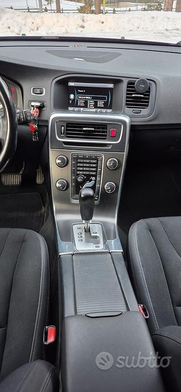 Usata Volvo V60 2011 Blu Station wagon