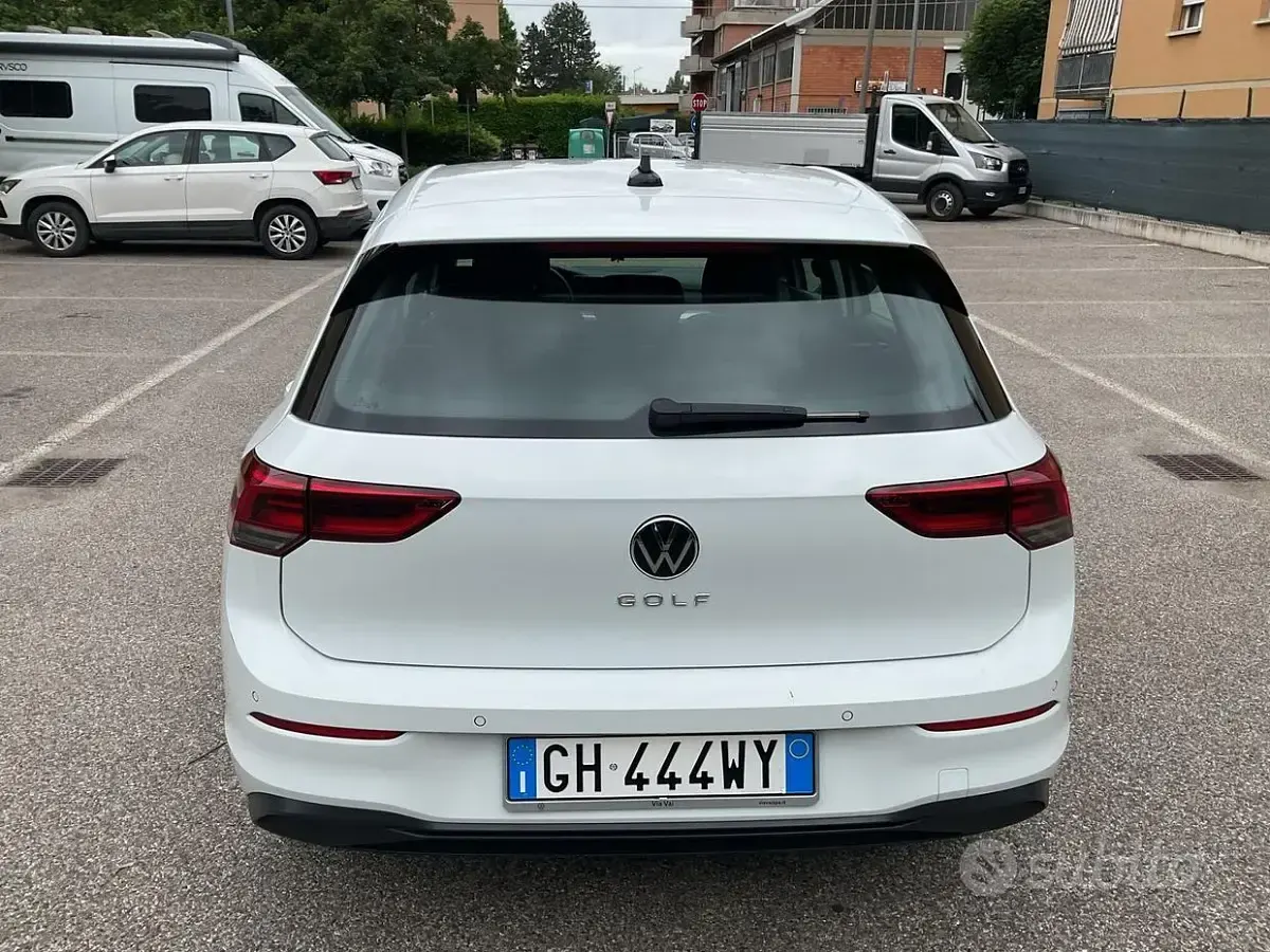 Usata VW Golf VIII Life 116 CV (85 kW) 2022 Bianco Berlina