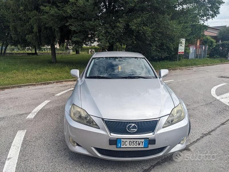 Usata Lexus IS220d 177 CV (130 kW) 2006 Grigio Berlina