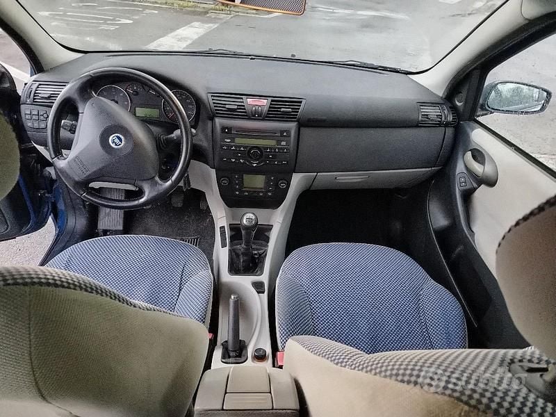 Usata Fiat Stilo 101 CV (74 kW) 2005 Blu Station wagon