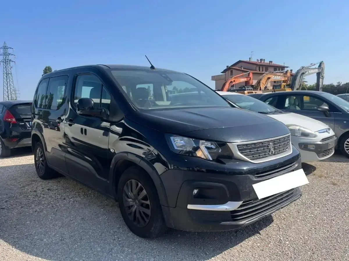 Usata Peugeot Rifter Active 102 CV (75 kW) 2022 Nero met. Monovolume