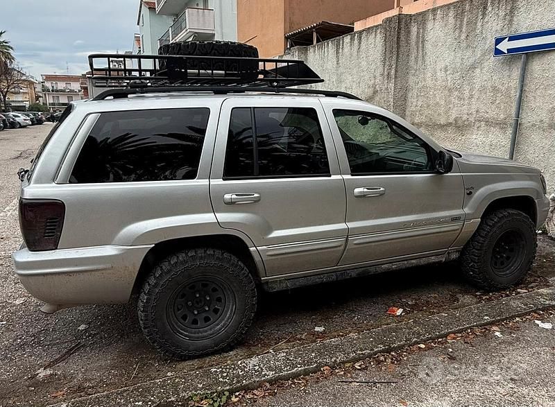 Usata Jeep Cherokee 170 CV (125 kW) 2005 Grigio SUV