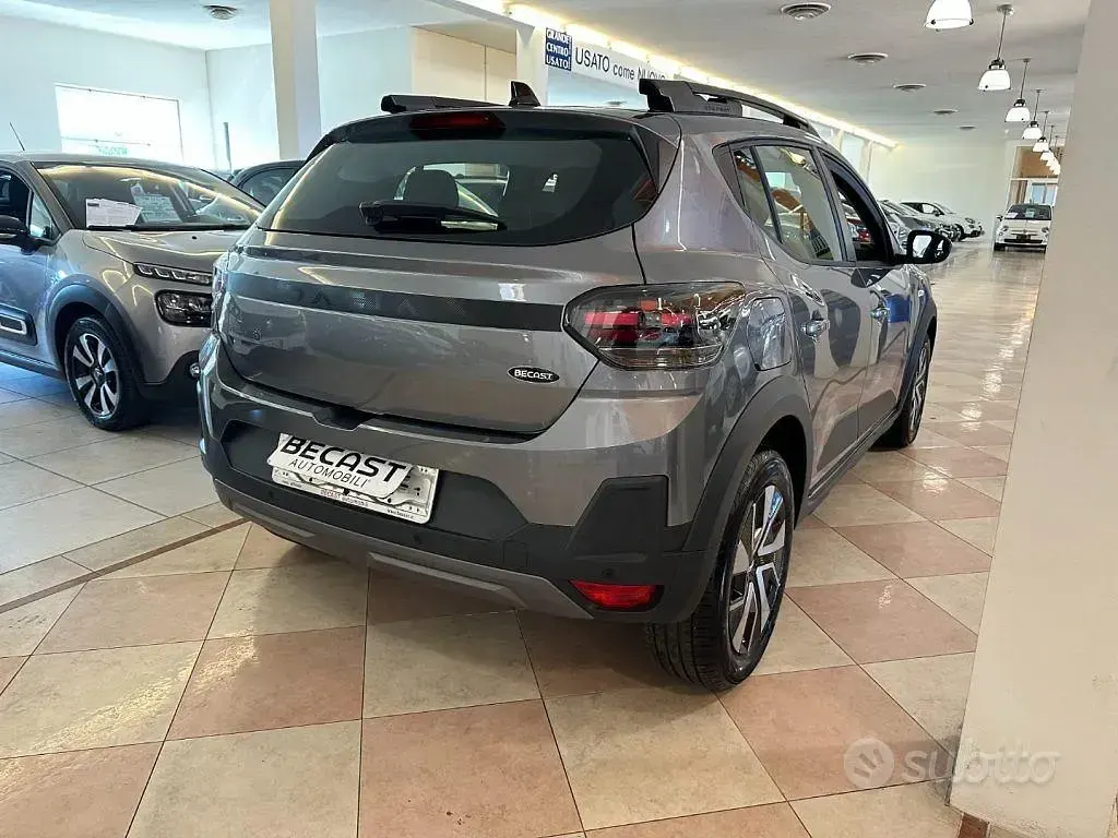 Nuova Dacia Sandero Expression 122 CV (89 kW) 2026 Grigio Berlina