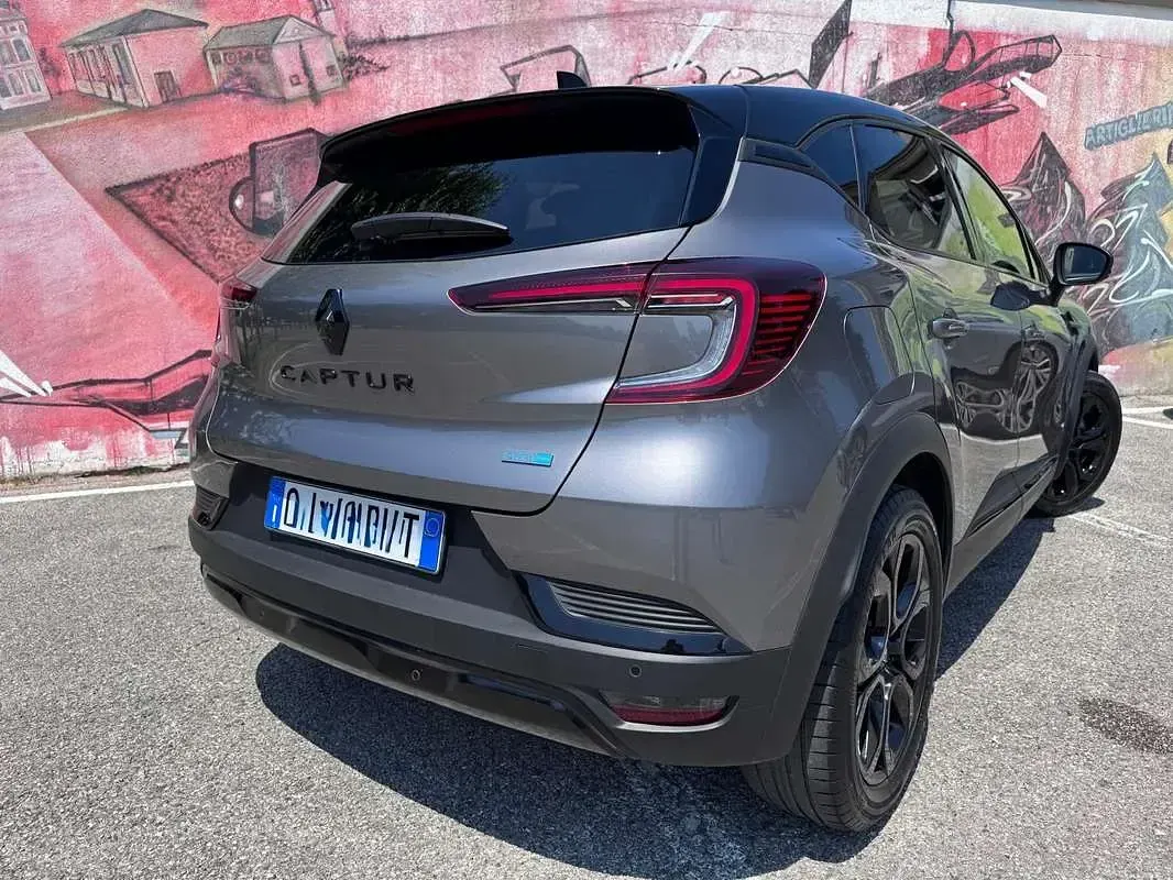 Usata Renault Captur Rive Gauche 94 CV (69 kW) 2022 Grigio SUV