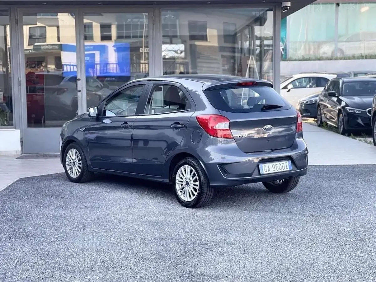Usata Ford Ka 86 CV (63 kW) 2019 Grigio Berlina