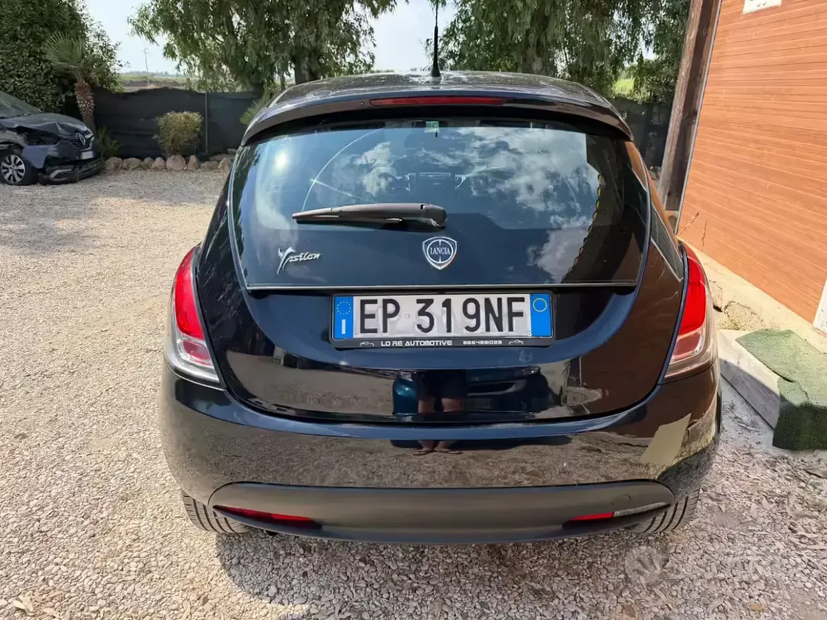 Usata Lancia Ypsilon Gold 69 CV (50 kW) 2012 Bluazzurro Utilitaria