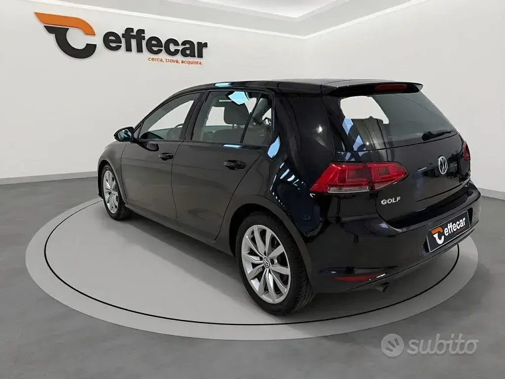 Second-hand VW Golf VII Highline 105 CP (77 kW) 2014 Negru Berlinǎ