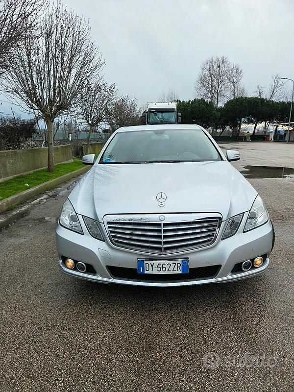 Usata Mercedes E250 205 CV (150 kW) 2009 Grigio Berlina