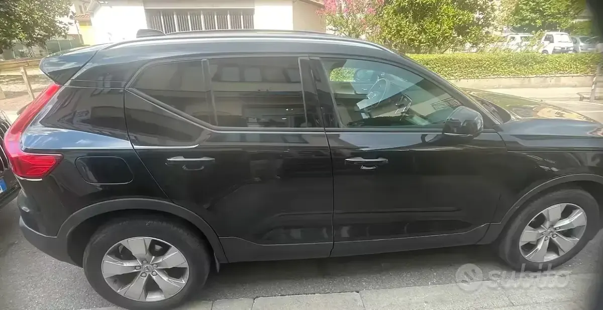 Usata Volvo XC40 129 CV (94 kW) 2020 Nero SUV