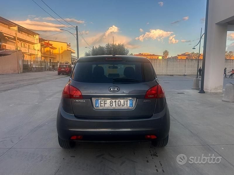 Usata Kia Venga EX 90 CV (66 kW) 2010 Grigio Utilitaria