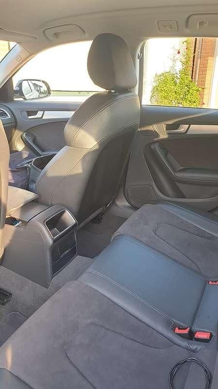 Käytetty Audi A4 Advanced 143 HP (105 kW) 2011 Musta Farmari
